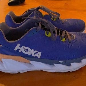 Hoka sneakers woman size 8